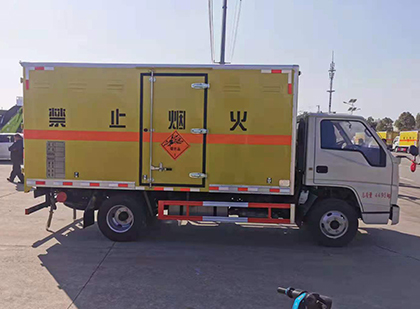 松北爆破器材运输车工人安全操作规范与智能技术保障